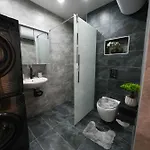 Sunny 2-bedroom With Sea View Appartamento