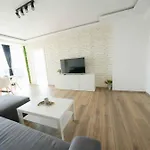 Sunny 2-bedroom With Sea View Appartamento Varna
