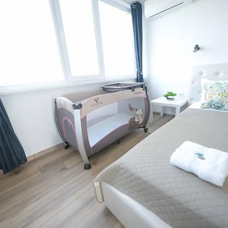 Sunny 2-bedroom With Sea View Varna