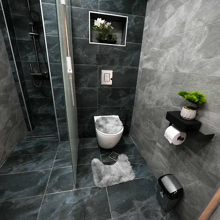 Sunny 2-bedroom With Sea View Daire Varna