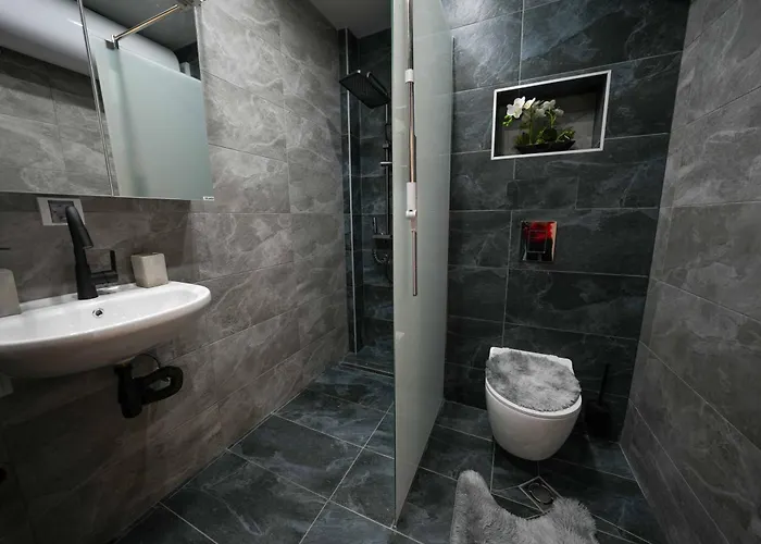 Sunny 2-bedroom With Sea View