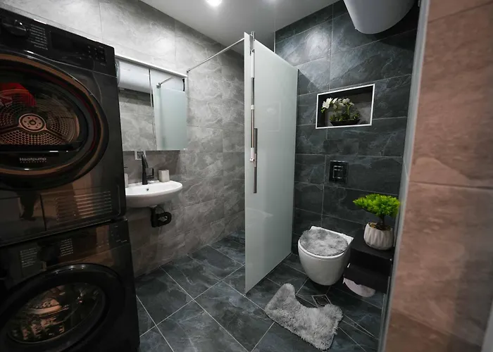 Sunny 2-bedroom With Sea View Apartamento