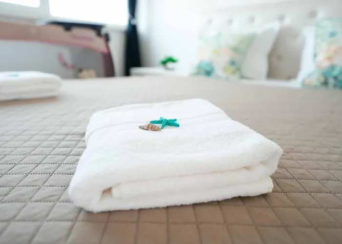 Sunny 2-bedroom With Sea View