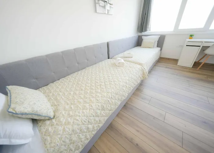 Daire Sunny 2-bedroom With Sea View