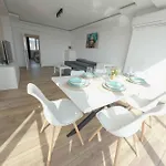 Apartment Sunny 2-bedroom With Sea View *