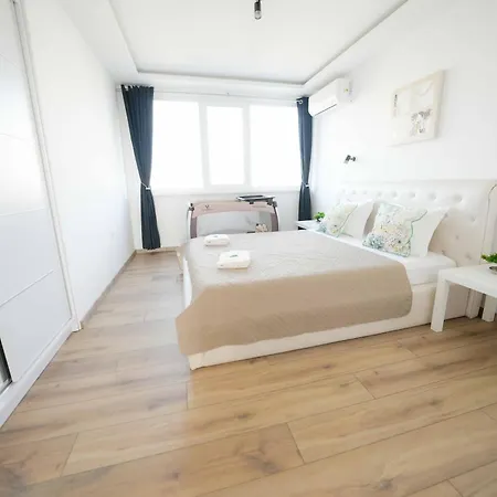 Sunny 2-bedroom With Sea View Apartment Varna