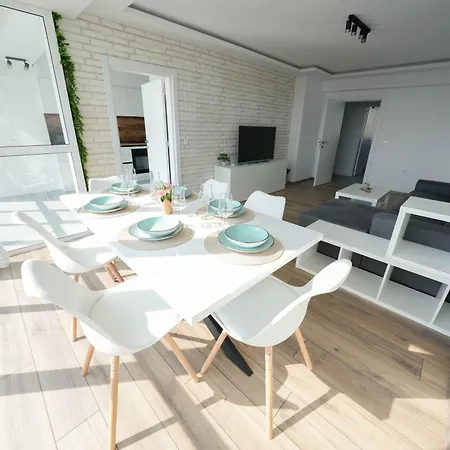 Sunny 2-bedroom With Sea View Varna