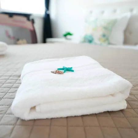 Sunny 2-bedroom With Sea View