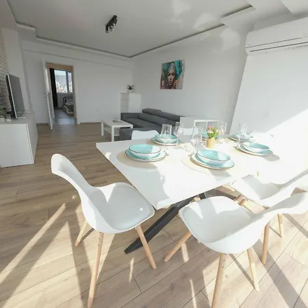 Apartment Sunny 2-bedroom With Sea View *