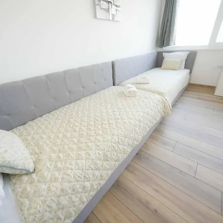 Apartment Sunny 2-bedroom With Sea View