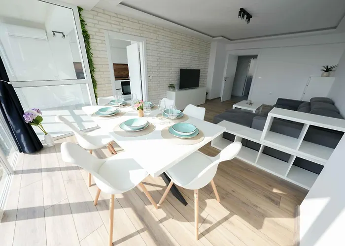 Sunny 2-bedroom With Sea View Varna