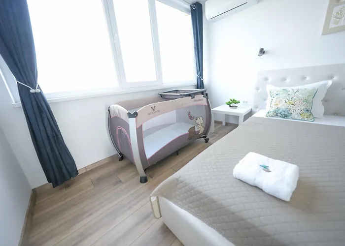 Sunny 2-bedroom With Sea View Varna