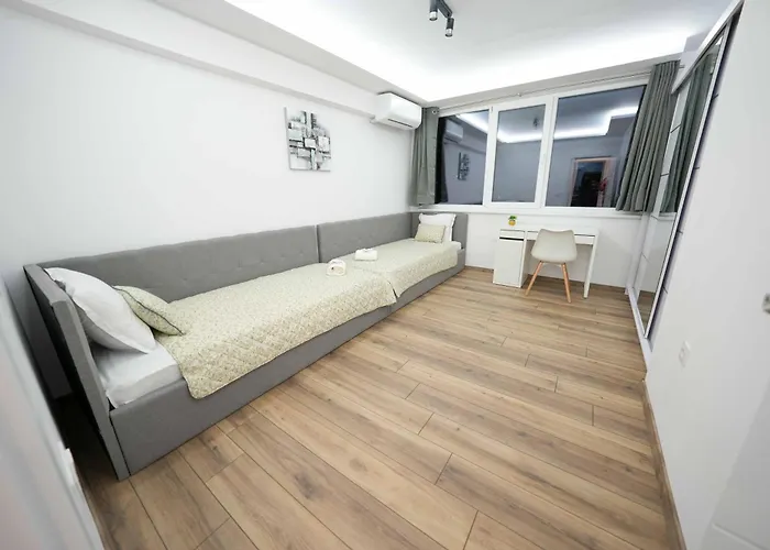 Sunny 2-bedroom With Sea View