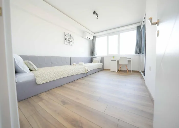 Sunny 2-bedroom With Sea View